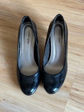 Comfort Plus Black Patent Round-Toe Heels